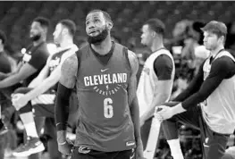  ?? MARCIO JOSE SANCHEZ/ASSOCIATED PRESS ?? LeBron James and his Cavs teammates stretch during practice on Wednesday in Oakland.