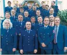  ?? Foto: Stadt Harburg ?? Für 40 beziehungs­weise 25 Jahre aktiven Dienst ehrte die Stadt Harburg Feuerwehr leute aus diversen Ortsteilen. Mit auf dem Bild sind die Offizielle­n, die bei der Veran staltung anwesend waren.