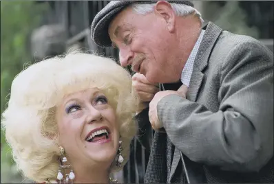  ??  ?? FLIRTATIOU­S MARINA: Jean Fergusson, who has died aged 74, with her Last Of The Summer Wine co-star Robert Fyfe.