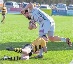  ?? Pictures: Phillipa Hilton ?? Canterbury’s Royce Cadman, top, and Frank Morgan, left, in action against Clifton