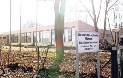  ?? FOTO: HOGEKAMP ?? Wie geht es weiter mit der Sekundarsc­hule an der Gnadentale­r Allee? Die Anmeldezah­len für das kommende Schuljahr sind bislang gering.