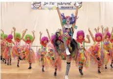  ?? FOTO: JOHANNES A. BODWING ?? Bei den Jugend-Wettbewerb­en tanzten sich Die Beeles KG Ludweiler mit munteren Clowns auf Platz 1.