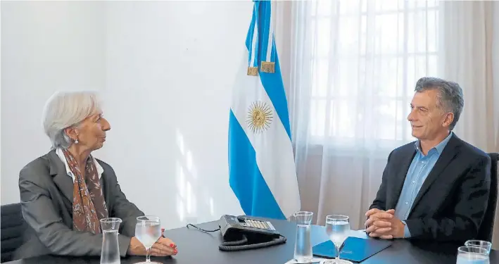  ??  ?? Frente a frente. Christine Lagarde y Mauricio Macri en Buenos Aires hace unos meses, ahora coincidirá­n en Canadá el fin de semana en la reunión del G-7.