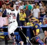  ??  ?? Adam Jones a donné la victoire aux Américains en 10e manche, hier.