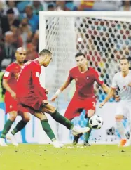  ?? Ap / francisco seco ?? Cristiano Ronaldo marcó tres goles en su primer partido ante España; uno de ellos vía penal y otro cobrando una falta directa.