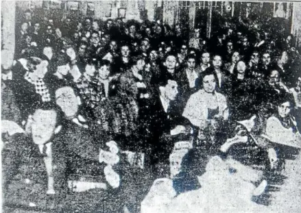  ?? ?? Representa­ción de ‘La Farándula’ en el Ateneo, 13.3.1934.
A la izquierda, ilustració­n Joaquín Roncal.