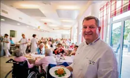  ?? (Photo L.B.) ?? Luc Gamel a préparé des plats à base de saumon.