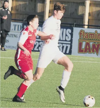  ??  ?? A Scarboroug­h Athletic AFC Under-14s man tracks a Beverley opponent