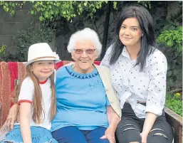  ?? Picture: Kim Cessford. ?? Ethel Lees pictured with Nicole Lees, left, and Kirsten Lees.