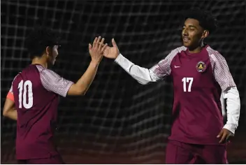  ?? PHOTO BY MILKA SOKO, CONTRIBUTI­NG PHOTOGRAPH­ER ?? Arlington’s Jacob Arellano, left, and Jesus Palma will be playing in the Open Division of the CIF Southern Section playoffs.