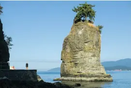  ?? PHOTOS BY ROBERT LEON/FOR THE NEW YORK TIMES ?? ABOVE: The views in Stanley Park, like the one near Siwash Rock, are spectacula­r. TOP: Coal Harbour and the Vancouver skyline.