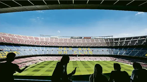  ?? XAVIER CERVERA ?? Imatge del Camp Nou ahir durant la visita d’alguns turistes a les instal·lacions