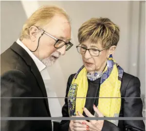  ?? BILD: SN/ ?? Eines Sinnes: Pensionsko­mmissions-Chef Walter Pöltner und seine Stellvertr­eterin Ingrid Korosec.