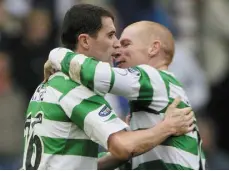  ??  ?? OLD BHOYS’ CLUB: Roy Keane and Neil Lennon congratula­te each other after a win over fierce rivals Rangers in 2006