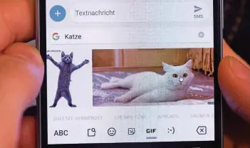  ?? FOTO: SILAS STEIN/DPA ?? Viele Tastatur-Apps besitzen die Funktion, Bilder im GIF-Format direkt einzubette­n.