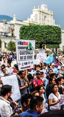  ??  ?? Los casos de corrupción que se investigan han generado múltiples marchas sociales en países como Guatemala y El Salvador.