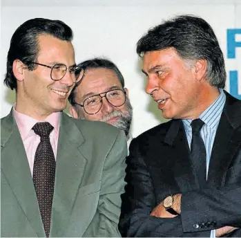  ?? ?? Felipe González y Baltasar Garzón en un acto del PSOE en 1993, cuando el exjuez fue candidato.