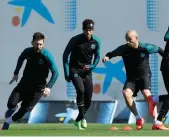  ?? — AP ?? Barcelona players at a training session.