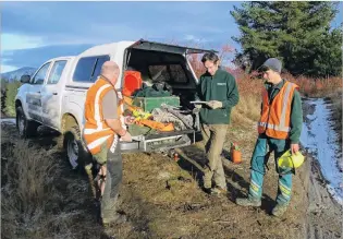  ?? PHOTOS: KERRIE WATERWORTH ?? Morning safety briefing . . . Department of Conservati­on (Doc) Wanaka rangers (from left) Rhys Garside, Ed Astin and Matt Hellmann on the job at Dublin Bay.