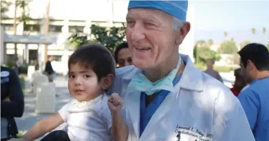  ?? LOMA LINDA UNIVERSITY HEALTH VIA TNS FILE ?? Dr. Leonard Bailey participat­es in a campus reunion of heart transplant patients at Loma Linda University in California.