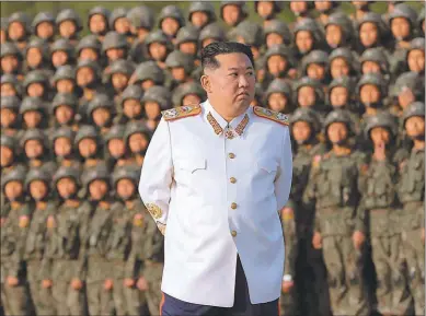  ?? FOTOS: AFP ?? KIM. Tercera generación al frente del régimen más cerrado del mundo. Quiere la bomba nuclear.