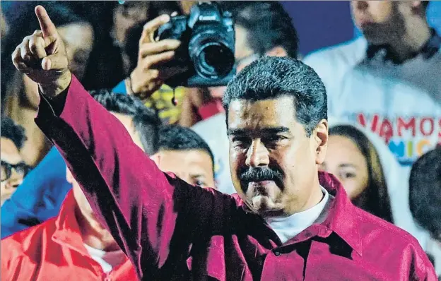  ?? JUAN BARRETO / AFP ?? Nicolás Maduro celebra su esperada victoria en las elecciones venezolana­s