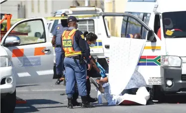  ?? PHANDO JIKELO African News Agency (ANA) ?? ACCORDING to a survey into the effects of violence on work, 81 percent of respondent­s said that they, or a family member, or a colleague had been late for work as a result of violence or crime. |
