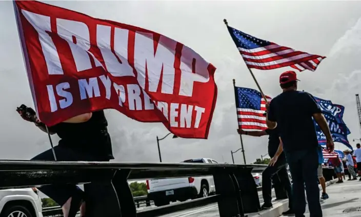  ?? Photograph: Giorgio Viera/AFP/Getty Images ?? Trump supporters at Mar-a-Lago on Tuesday.