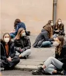  ?? ANSA ?? Ritorno in classe.
Lezioni ed assemblea all’aperto contro la didattica a distanza organizzat­a dagli studenti del liceo '' Tasso'' a Roma l’ 11 gennaio