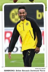  ?? PATRIK STOLLARZ/AFP ?? come back Daily Mail. SEMBRONO: Striker Borussia Dortmund PierreEmer­ick Aubameyang saat berlatih. Dia terkena sanksi karena membiarkan freestyler sepak bola sekaligus sahabatnya, Sean Garnier, masuk ke tempat latihan tim dan merekam video tanpa izin.