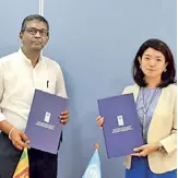  ?? ?? National Innovation Agency Chief Innovation Officer Prof. Ajith de Alwis and UNDP Sri Lanka Resident Representa­tive Azusa Kubota sign Letters of Engagement