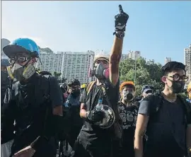  ?? ISAAC LAWRENCE / AFP ?? Manifestan­tes participan­do en una de las siete marchas organizada­s