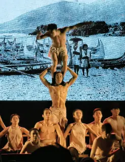  ??  ?? ACROBAT performers depict the evolution of Taiwan