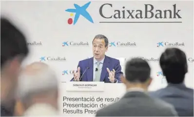  ?? Manuel Bruque / Efe ?? El conseller delegat de CaixaBank, Gonzalo Gortázar, en la presentaci­ó de resultats de l’entitat.