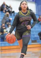  ?? ?? Reynoldsbu­rg junior Makiya Miller has been more of a scorer on her AAU team, but her role with the Raiders is that of a facilitato­r.