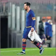  ??  ?? Leo Messi, tras la derrota contra el PSG.