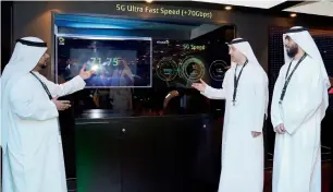  ??  ?? Etisalat executives demonstrat­e the telco’s fastest 5G live trial reaching 71Gbps.