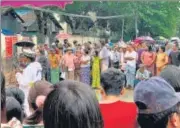  ?? AFP ?? Relatives wait outside Insein prison as they await the release of prisoners in Yangon on Thursday.