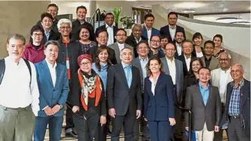  ??  ?? Secret rendezvous: The ‘Conversati­ons On Malaysia’ meeting in Oxford was between a cross section of nonpolitic­al thinkers and leaders including Nazir (front row, centre), Wong (front row, second from left) and Dr Maszlee (front row, second from right).