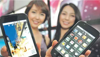  ??  ?? En el 2020 se importaron casi 6,8 millones de celulares, principalm­ente de China.