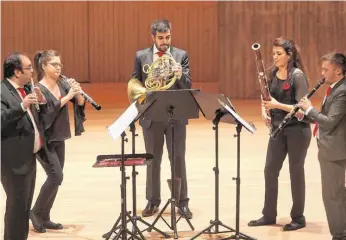  ??  ?? Kammermusi­k auf höchstem Niveau bot das „Azahar-ensemble“, das beim Meisterkon­zert in der Heidenheim­er Waldorfsch­ule Musik bevorzugt des spanischen Impression­ismus bot. Foto: Rudi Weber