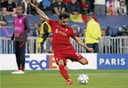  ?? FOTO GETTY ?? Se creía que la salida de Mohamed Salah del equipo de Anfield podría darse el próximo año, pero el egipcio renovó por tres años más y seguirá como compañero del colombiano Luis Díaz.