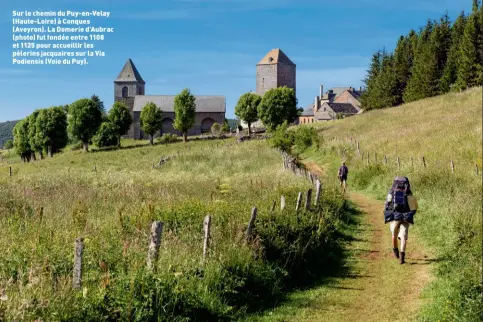  ??  ?? Sur le chemin du Puy-en-Velay (Haute-Loire) à Conques (Aveyron). La Domerie d’Aubrac (photo) fut fondée entre 1108 et 1125 pour accueillir les pèlerins jacquaires sur la Via Podiensis (Voie du Puy).