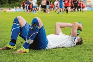  ?? Foto: Michael Hochgemuth ?? Der SC Griesbecke­rzell hat sein zweites Relegation­sspiel zur Bezirkslig­a Nord am Dienstagab­end verloren. Das Team um Julian Würzer (im Bild) muss im Aufstiegsr­ennen nun auf die Konkurrenz hoffen.