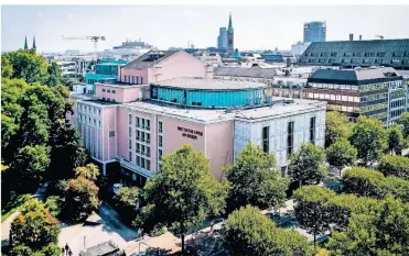  ?? RP-FOTO: ANDREAS KREBS ?? Das Opernhaus an der Heinrich-Heine-Allee soll nach den Plänen der Stadt bald Geschichte sein – wo die Oper künftig stehen wird, ist allerdings noch unklar.