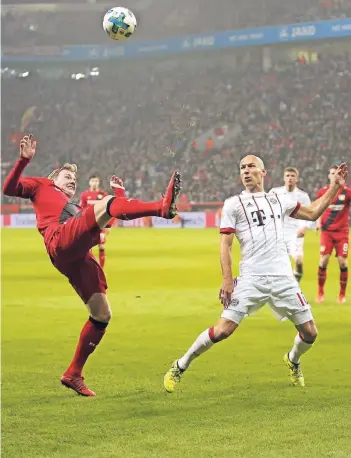  ?? FOTO: IMAGO ?? Artisten unter sich: Bayers Julian Brandt (links) im Duell mit Bayerns Routinier Arjen Robben.