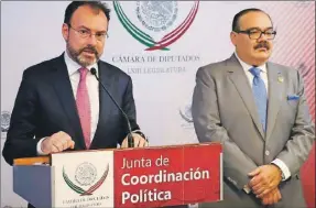  ??  ?? El canciller Luis Videgaray y el diputado Jorge Carlos Ramírez Marín en reunión de trabajo en San Lázaro