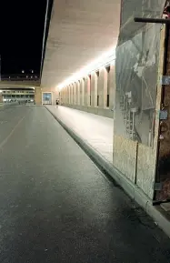  ?? (Sanesi/Sestini) ?? Deserto Le piazzole dei taxi alla stazione ferroviari­a di Santa Maria Novella (mercoledì sera) e all’aeroporto di Peretola (ieri pomeriggio) senza nemmeno un taxi. Tantissimi i passeggeri rimasti a piedi che hanno segnalato a Palazzo Vecchio il disservizi­o