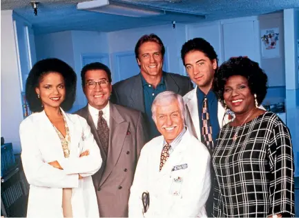  ??  ?? Barry and Dick Van Dyke and the cast of Diagnosis Murder