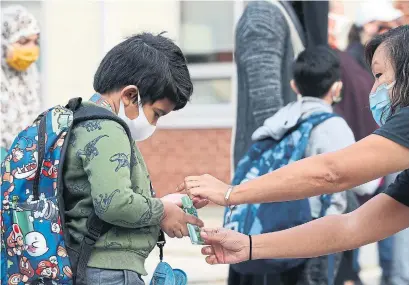  ?? STEVE RUSSELL TORONTO STAR FILE PHOTO ?? Students returning back to school this year are still being reminded that hand washing and sanitizing is a powerful way to stay safe.